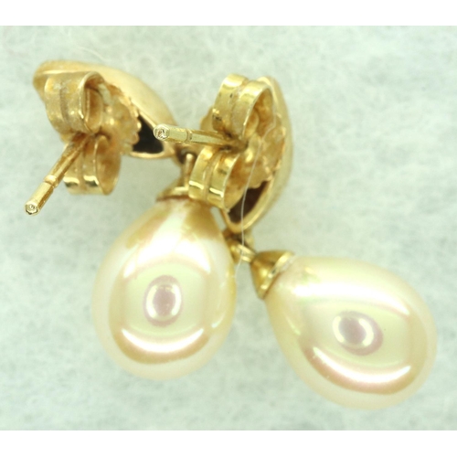 28A - Pair of 9ct gold pearl drop earrings, combined 4.1g. P&P Group 1 (£14+VAT for the first lot and £1+V... 