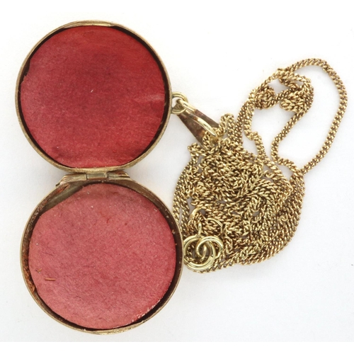 34A - 9ct gold locket on chain, D: 20 mm, combined 4.9g. P&P Group 1 (£14+VAT for the first lot and £1+VAT... 