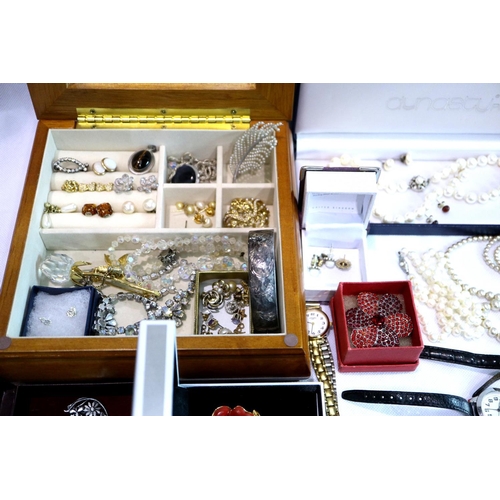 63A - Large quantity of mixed costume jewellery including gold and silver. P&P Group 1 (£14+VAT for the fi... 
