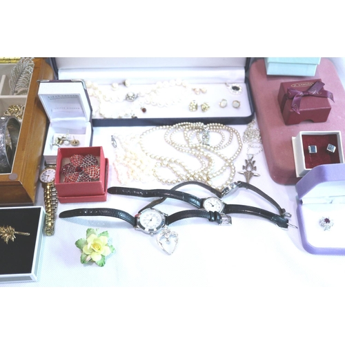 63A - Large quantity of mixed costume jewellery including gold and silver. P&P Group 1 (£14+VAT for the fi... 