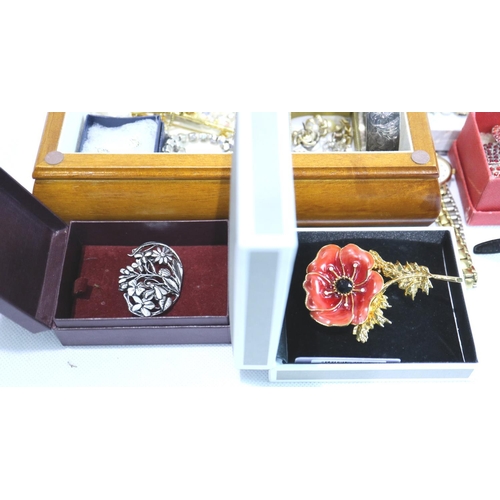 63A - Large quantity of mixed costume jewellery including gold and silver. P&P Group 1 (£14+VAT for the fi... 