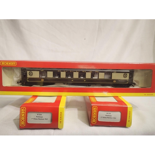 2122 - Three OO scale Hornby R223 Pullman 1st class parlour cars, in excellent condition, boxes with storag... 