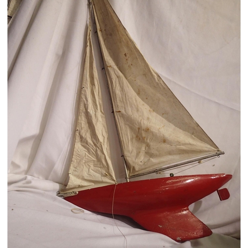 2169 - Wooden pond yacht, approximate size 58 cm long, requires restoration. P&P Group 2 (£18+VAT for the f... 