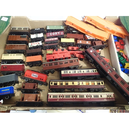 2172 - Selection of thirty wagons and coaches, OO scale mostly in good condition. Some require attention, i... 