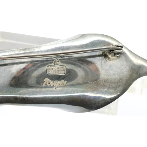 58 - Anton Michelsen silver leaf brooch in Georg Jensen box, L: 17 mm, 8.8g. P&P Group 1 (£14+VAT for the... 