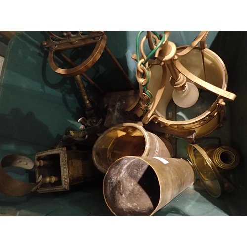 1012 - Mixed metal and brass items to include a shell case dated 1918. Not available for in-house P&P