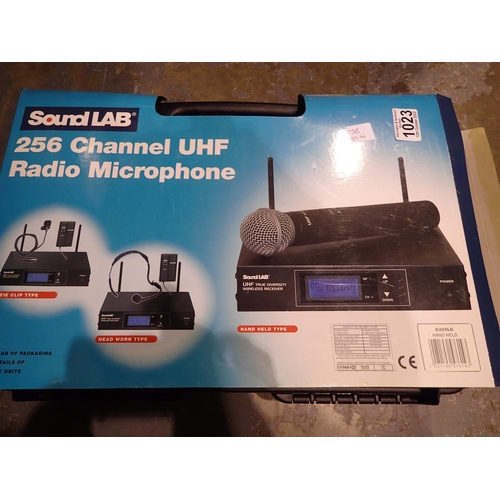 1023 - 256 channel UHF wireless microphone, in case. P&P Group 3 (£25+VAT for the first lot and £5+VAT for ... 