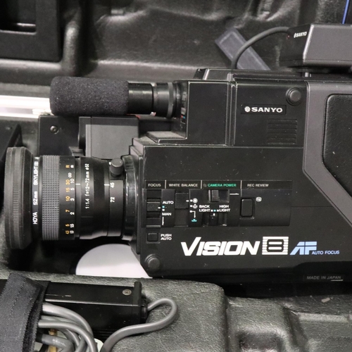 435 - Sanyo VM-8P 8mm camcorder in case. P&P Group 3 (£25+VAT for the first lot and £5+VAT for subsequent ... 