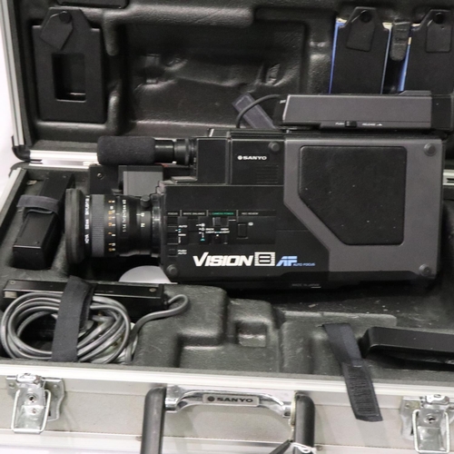 435 - Sanyo VM-8P 8mm camcorder in case. P&P Group 3 (£25+VAT for the first lot and £5+VAT for subsequent ... 