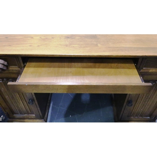 3075 - Oak twin pedestal desk with linenfold decoration and three drawers, 131 x 66 x 77 cm. Not available ... 