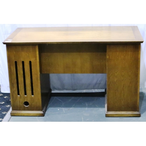 3075 - Oak twin pedestal desk with linenfold decoration and three drawers, 131 x 66 x 77 cm. Not available ... 