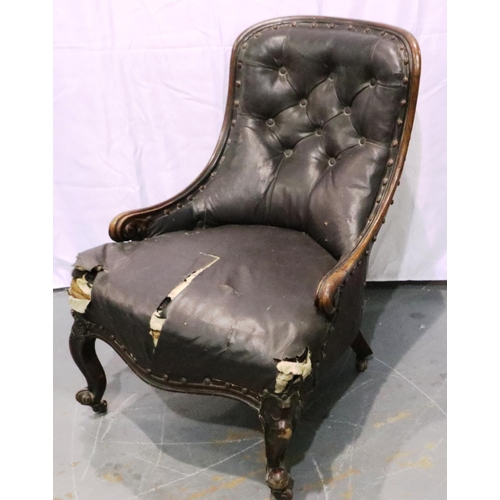 3077 - Victorian button back chair with ceramic castors, for restoration. Not available for in-house P&P