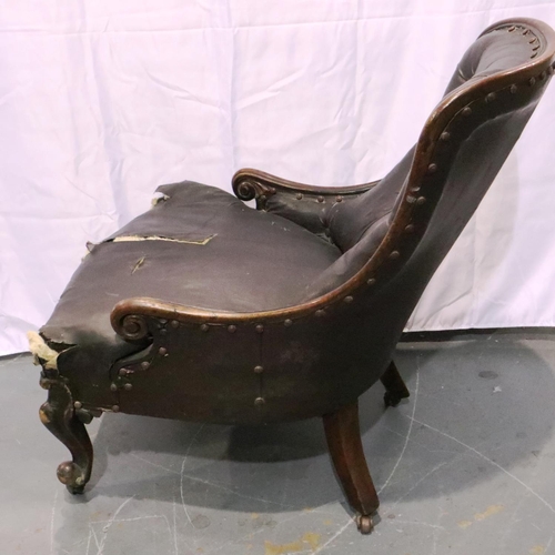 3077 - Victorian button back chair with ceramic castors, for restoration. Not available for in-house P&P