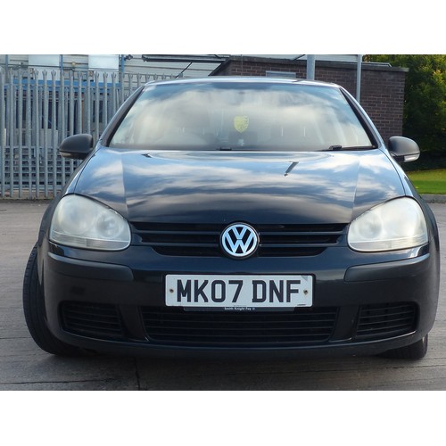 1B - Volkswagen Golf 1.6, petrol, manual, 126,000 miles, MOT until 03/2023, two keys, three former keeper... 