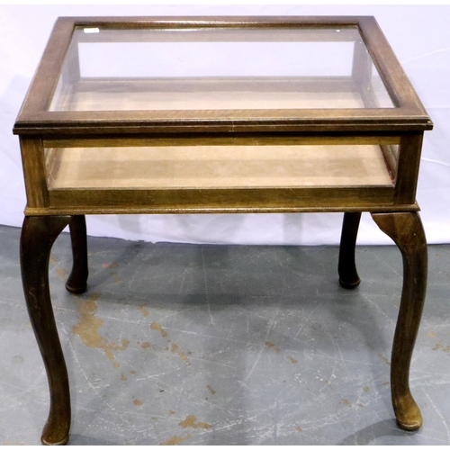 3107 - Oak lift top specimen table on cabriole supports, 59 x 47 x 62 cm H. Not available for in-house P&P