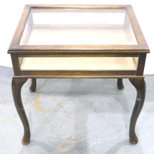 3107 - Oak lift top specimen table on cabriole supports, 59 x 47 x 62 cm H. Not available for in-house P&P