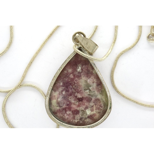 39 - Boxed 925 silver agate pendant necklace, chain L: 46 cm, pendant H: 30 mm. P&P Group 1 (£14+VAT for ... 