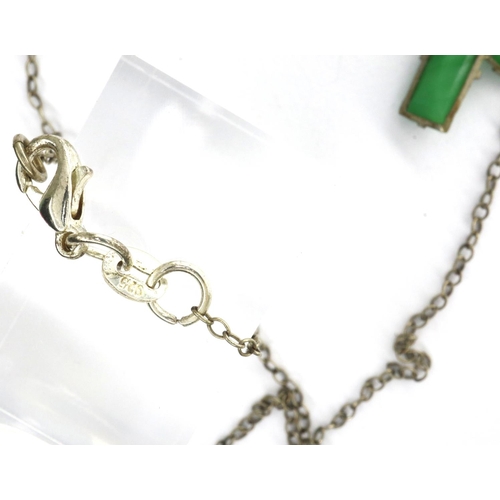 42 - Boxed 925 silver emerald pendant necklace, chain L: 31 cm. P&P Group 1 (£14+VAT for the first lot an... 