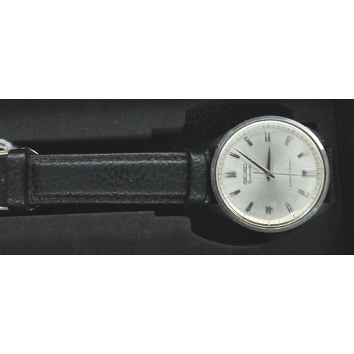 53 - Seiko Sportsmatic on black leather strap, watching at lotting. P&P Group 1 (£14+VAT for the first lo... 