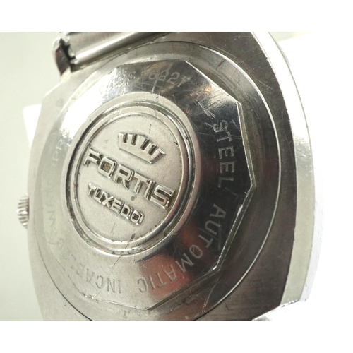 62 - Fortis: automatic Tuxedo wristwatch on stainless steel bracelet, working at lotting up. P&P Group 1 ... 