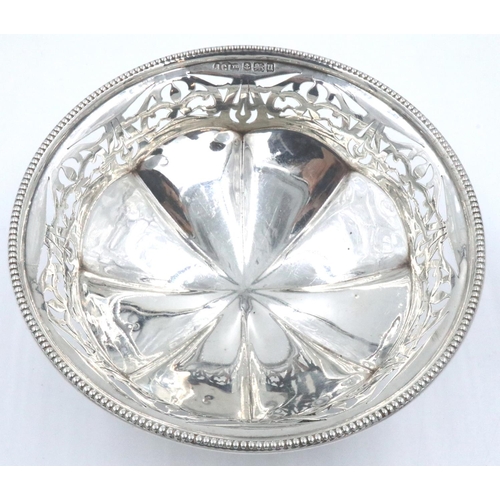 73 - Hallmarked silver pierced bowl on four supports, Birmingham assay 1919, maker JC ltd, D: 14 cm, 50g.... 