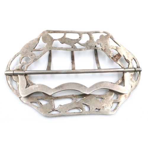 86 - Hallmarked silver Georgian buckle, maker WC, L: 11 cm, 16g. P&P Group 1 (£14+VAT for the first lot a... 