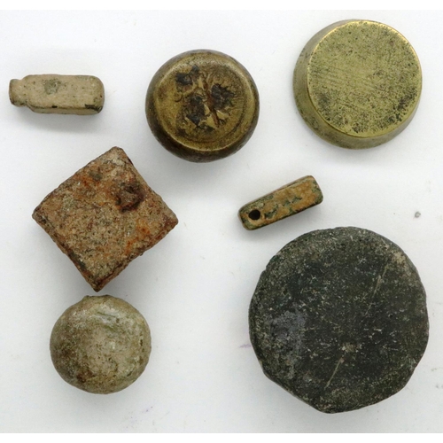 96 - Roman Medieval trade and spice weights, largest D: 28 mm. P&P Group 0 (£5+VAT for the first lot and ... 