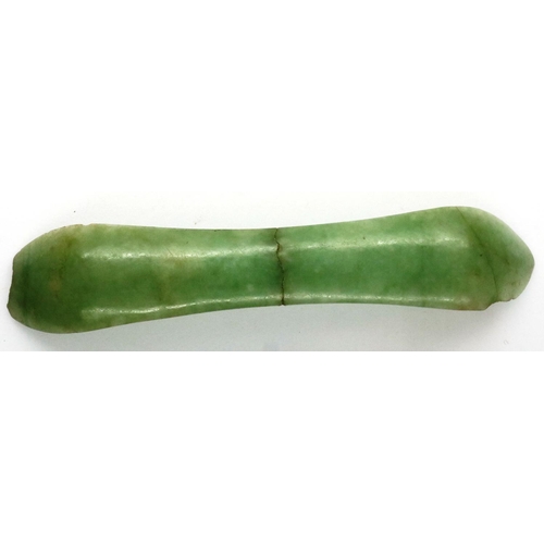 97 - Chinese repaired measuring spoon/spatula in Green Jade, L: 95 mm. P&P Group 0 (£5+VAT for the first ... 