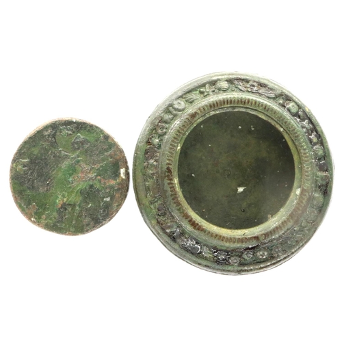 105 - Medieval snuff box with genuine Roman coin lid, D: 35 mm. P&P Group 0 (£5+VAT for the first lot and ... 