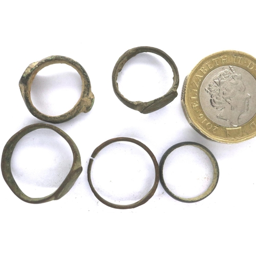 113 - Five Medieval ladies pauper wedding rings, D: 15 mm. P&P Group 0 (£5+VAT for the first lot and £1+VA... 