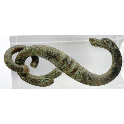 119 - Tudor style snake strap clasp, L: 30 mm. P&P Group 0 (£5+VAT for the first lot and £1+VAT for subseq... 