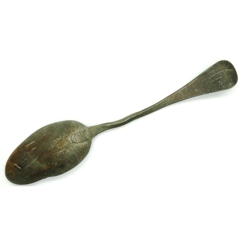 131 - Iron Elizabethan long spoon/ ladle. P&P Group 0 (£5+VAT for the first lot and £1+VAT for subsequent ... 