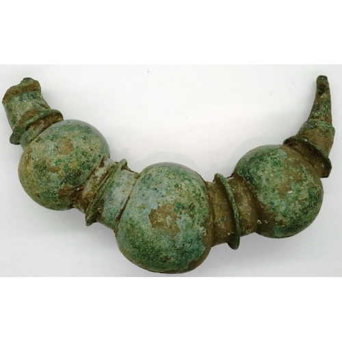 137 - Large bronze scorpion tail from statue, L: 130 mm. P&P Group 0 (£5+VAT for the first lot and £1+VAT ... 