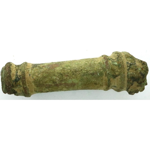 137E - Victorian bronze toy cannon (fires live ammunition), L: 60 mm. P&P Group 0 (£5+VAT for the first lot... 