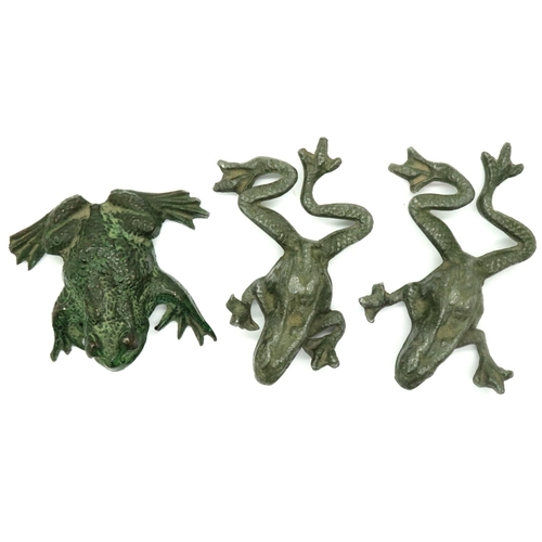 140 - One bronze and two lead frogs, longest L: 90 mm. P&P Group 1 (£14+VAT for the first lot and £1+VAT f... 