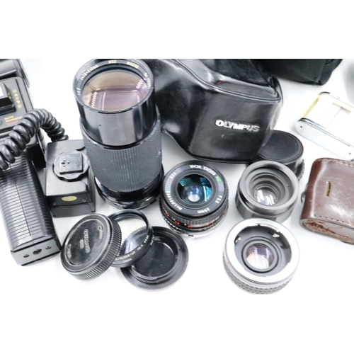 183 - Mixed lenses, flashes and accessories. P&P Group 2 (£18+VAT for the first lot and £3+VAT for subsequ... 