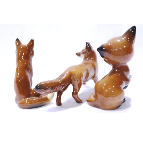 249 - Three Beswick foxes, largest L: 12 cm, no cracks or chips. P&P Group 1 (£14+VAT for the first lot an... 