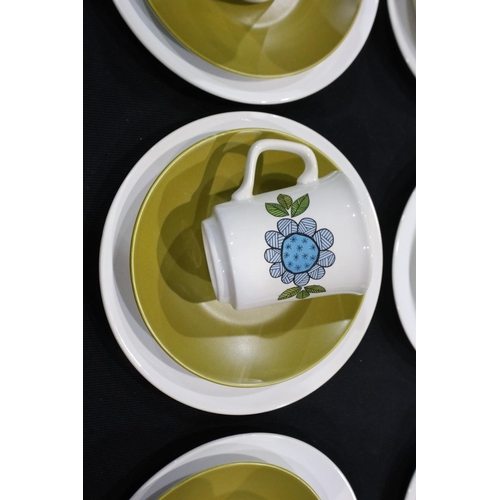 278 - Substantial J&G Meakin Studio dinner and teaware in the Topic pattern (57), small chip to one cup bu... 