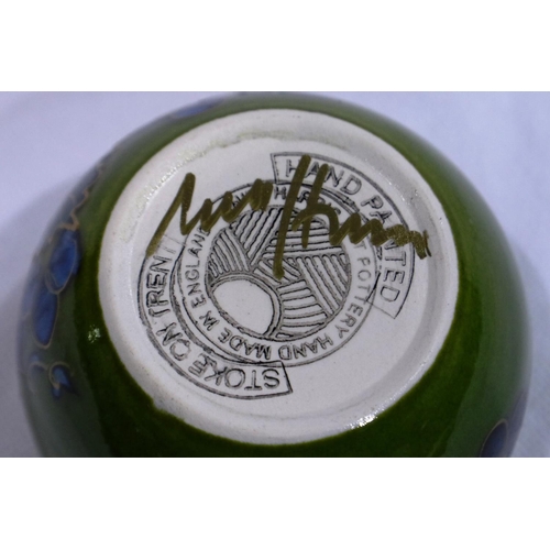 286 - Anita Harris Vineyard bowl, signed in gold, D: 90 mm, no cracks or chips. P&P Group 1 (£14+VAT for t... 