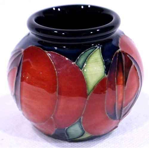 289 - Miniature Moorcroft red rose vase, H: 55 mm, no cracks or chips. P&P Group 1 (£14+VAT for the first ... 