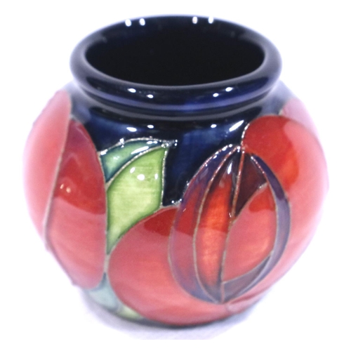 289 - Miniature Moorcroft red rose vase, H: 55 mm, no cracks or chips. P&P Group 1 (£14+VAT for the first ... 