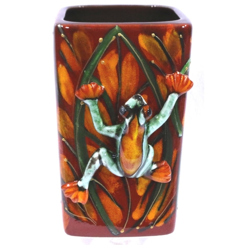 290 - Anita Harris Frog vase, signed in gold, H: 15 cm, no cracks or chips. P&P Group 1 (£14+VAT for the f... 