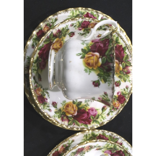 292 - Tea and dinner service of Royal Albert Old Country Roses including placemats , (38) no chips or crac... 