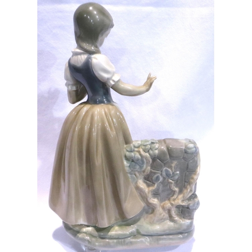 296 - Large Nao figurine, H: 27 cm, no chips or cracks. P&P Group 3 (£25+VAT for the first lot and £5+VAT ... 