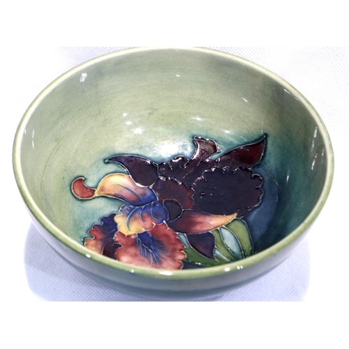 306 - Moorcroft Orchid footed bowl, D: 14 cm, no cracks or chips. P&P Group 1 (£14+VAT for the first lot a... 