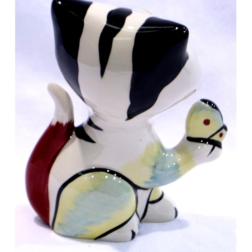 312 - Lorna Bailey cat, Butterfly, H: 14 cm, no cracks or chips. P&P Group 1 (£14+VAT for the first lot an... 