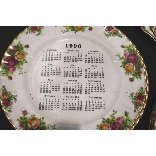 313 - Twenty two pieces of Royal Albert Old Country Roses, mainly dinner plates, largest D: 26 cm, no chip... 