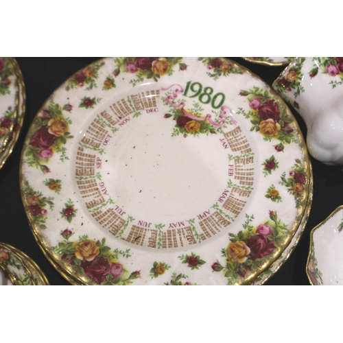 313 - Twenty two pieces of Royal Albert Old Country Roses, mainly dinner plates, largest D: 26 cm, no chip... 