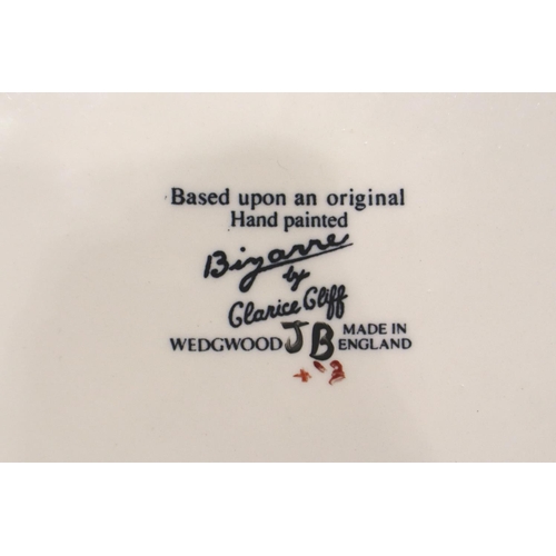 316 - Wedgwood Clarice Cliff Bizarre charger, D: 31 cm, no cracks or chips. P&P Group 3 (£25+VAT for the f... 