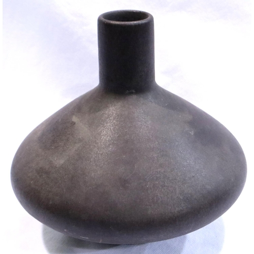 321 - 1960s West German fat lava UFO vase, H: 18 cm, D: 19 cm, no chips or cracks. P&P Group 3 (£25+VAT fo... 